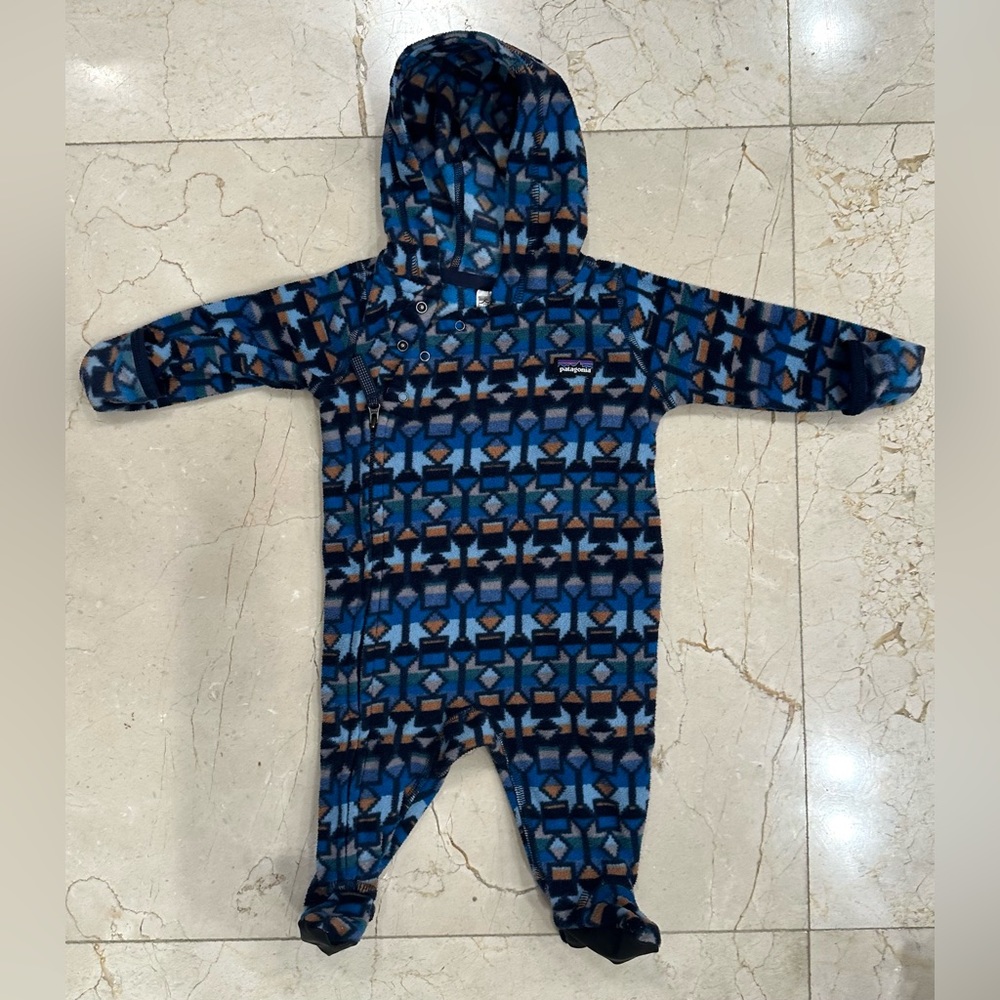 Patagonia Blue and Black Patterned fleece bunting